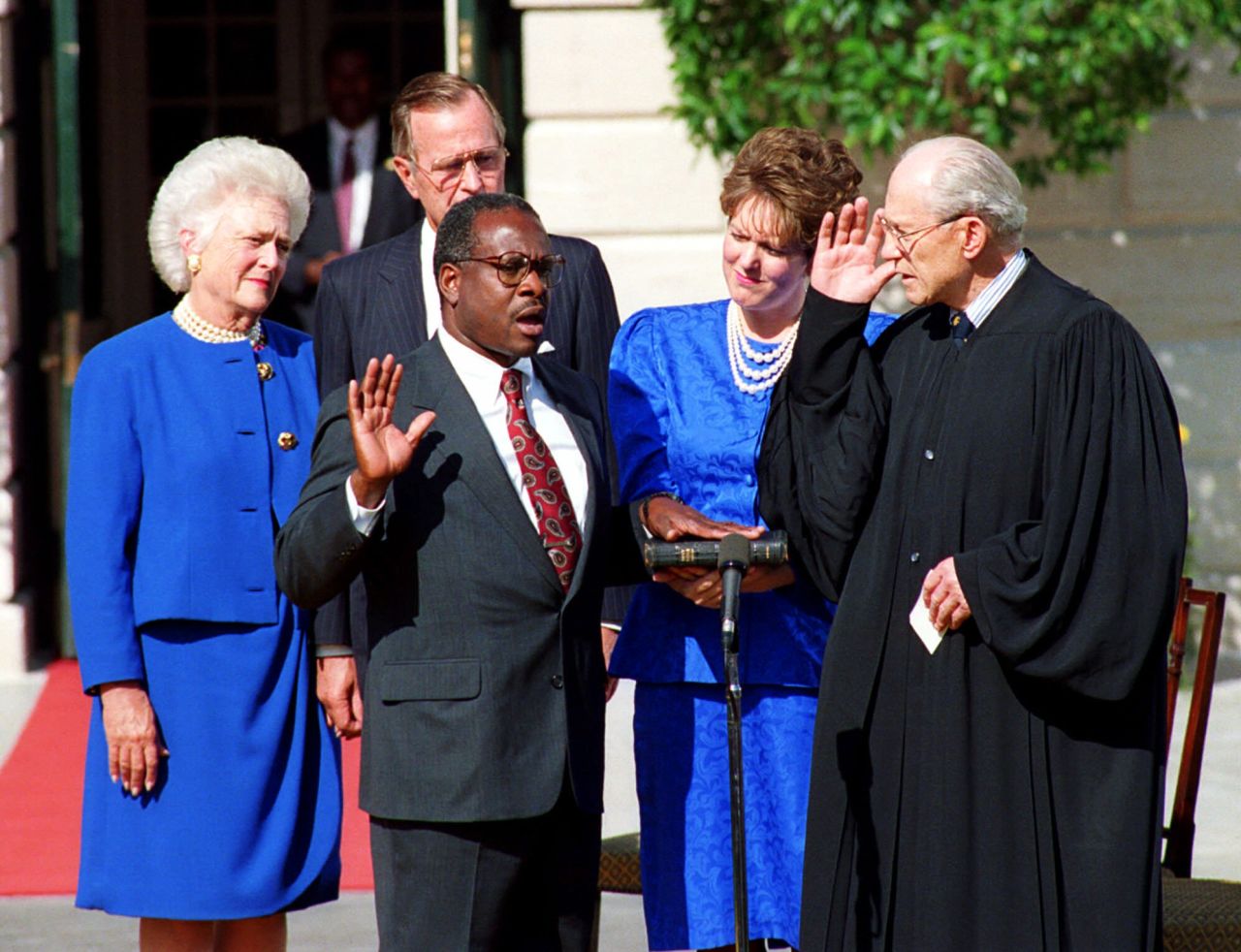 Thomas is sworn in to the Supreme Court by Justice Byron White. Joining him is his wife, the President and first lady Barbara Bush.