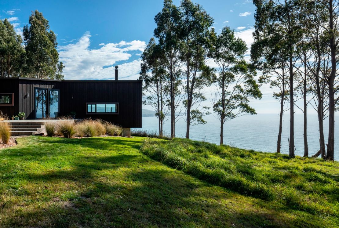 A property in the South Island of New Zealand, designed by Mason & Wales Architects. 