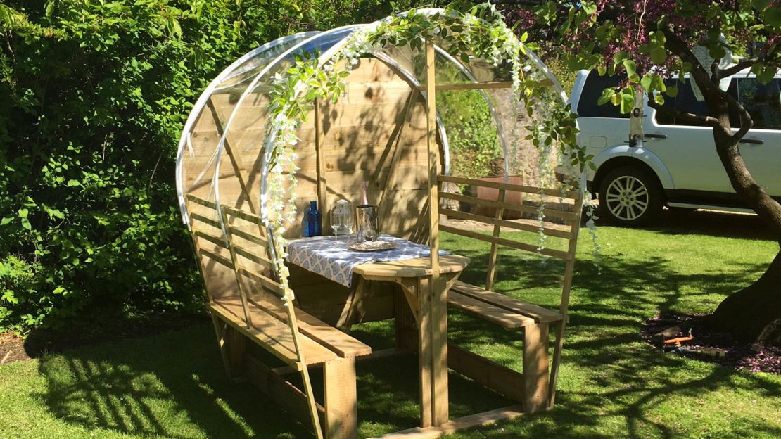 Dining pods created for the White Hart of Wytham pub.