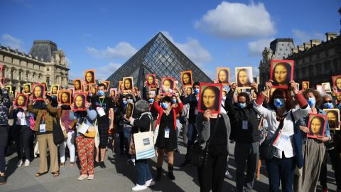 Tour guides protested outside the Louvre about lack of support for the tourism sector.