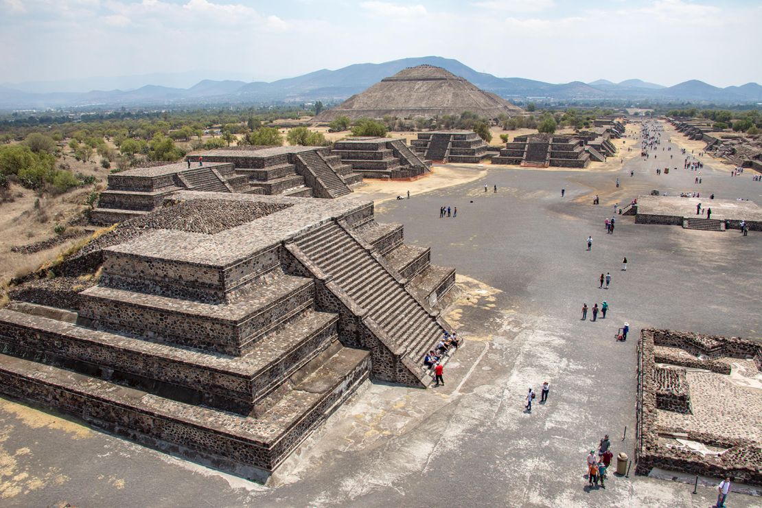 Archaeologists see Teotihuacan in Mexico as the crowning achievement of a little-known -- but earthbound -- civilization. 