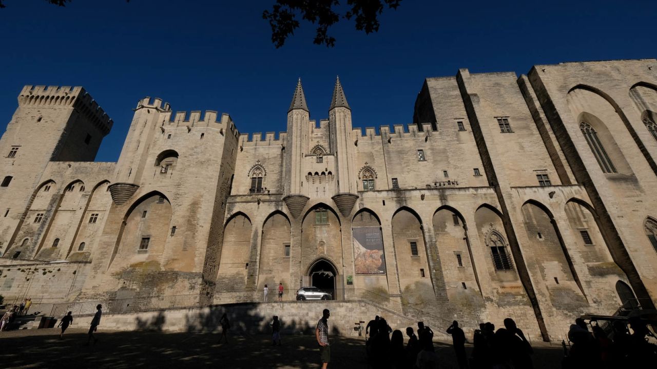 Day trips from my French school included an outing to the historic city of Avignon.