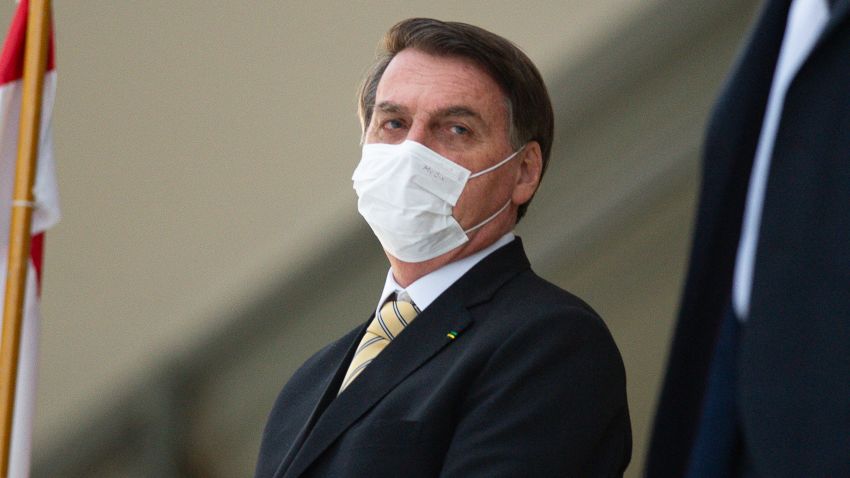 BRASILIA, BRAZIL - MAY 15: The President of Brazil Jair Bolsonaro appears on the ramp of the Planalto Palace to wave to his supporters amidst the coronavirus (COVID-19) pandemic at the Planalto Palace on May 15, 2020 in Brasilia. Brazil has over 202,000 confirmed positive cases of Coronavirus and 13,993 deaths. (Photo by Andressa Anholete/Getty Images)