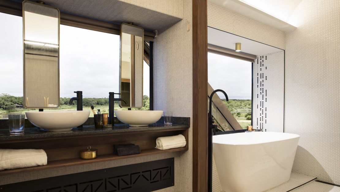 Even the bathrooms inside the carriage rooms offer river views.  
