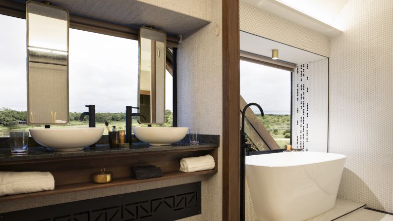 <strong>Bathroom with a view: </strong>All<strong> </strong>carriage rooms overlook the Sabie River, which is home to crocodiles, hippos, and buffaloes.  