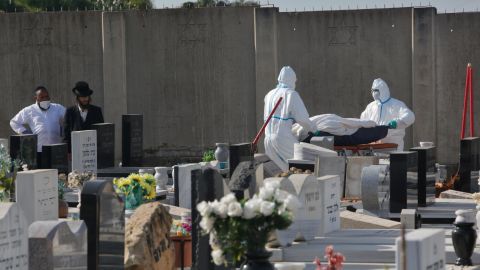 Funeral workers carry the body of a Covid-19 patient at a cemetery in the central Israeli city of Rehovot on April 21.