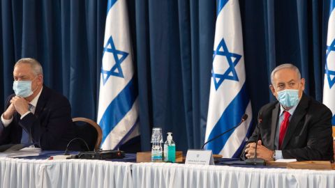 Israeli Prime Minister Benjamin Netanyahu (right) and Defense Minister Benny Gantz attend a weekly cabinet meeting in Jerusalem, on June 14.