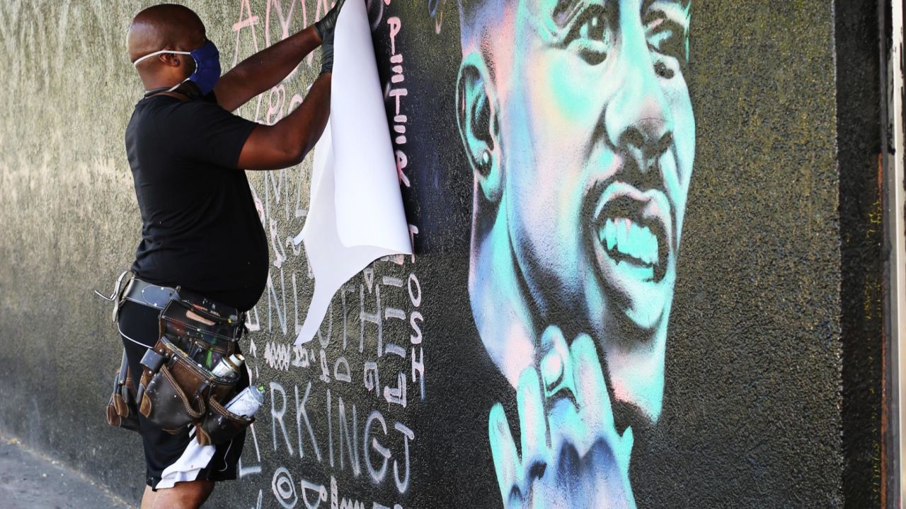 Artist Fabian Williams measured his mural of Bob Marley then cut out a mask from a piece of vinyl. He sprayed it with adhesive and added shading for depth. 