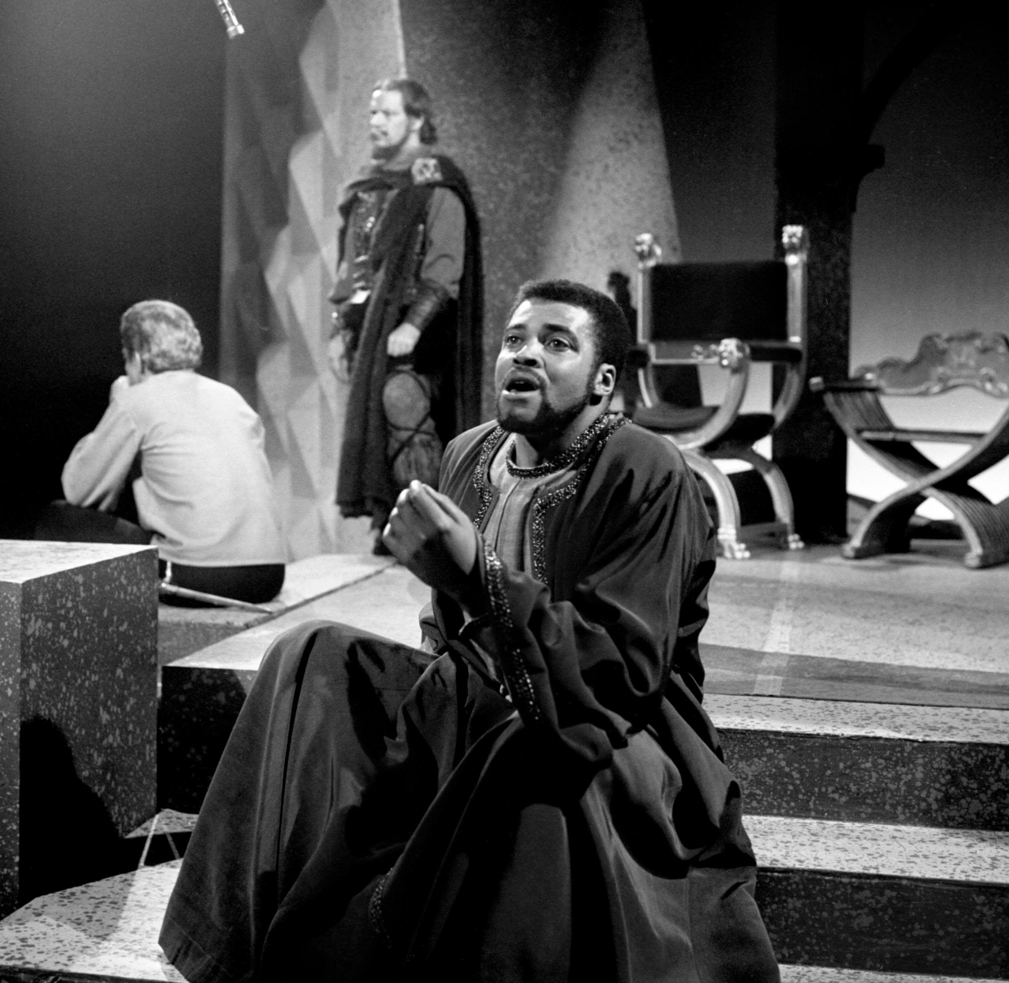 Jones portrays William Shakespeare's Othello on stage.