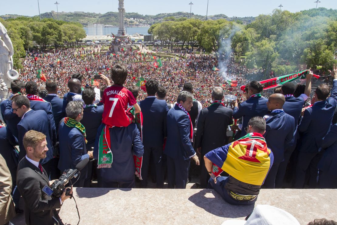 Portuguese players show the European Cup to supporters in Lisbon.