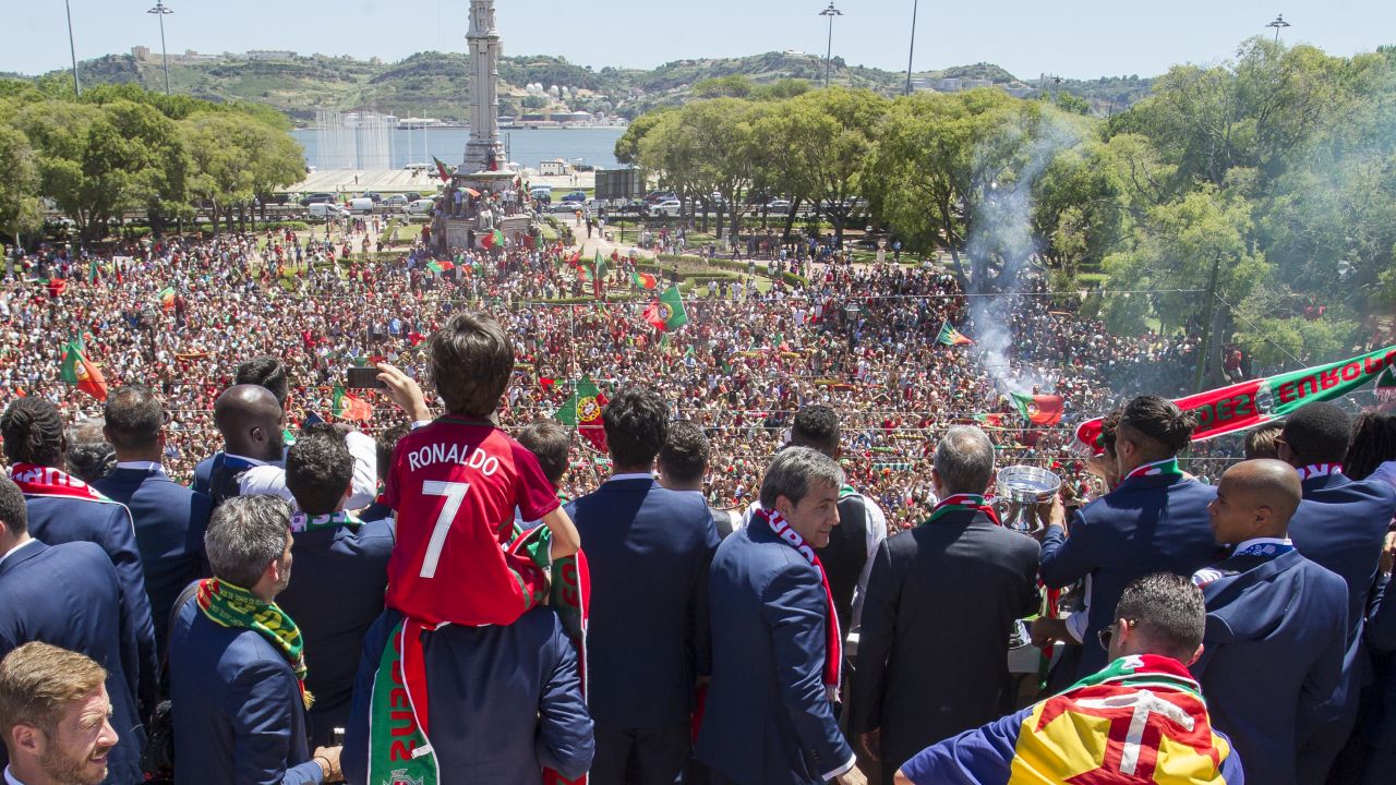 Portuguese players show the European Cup to supporters in Lisbon.