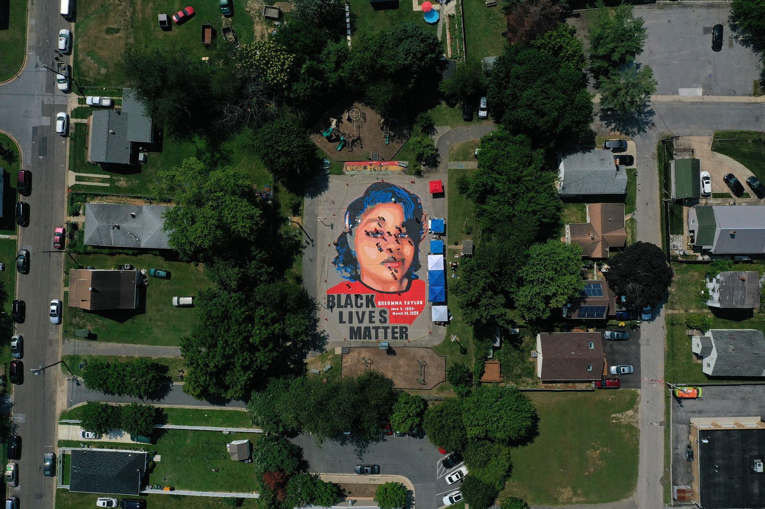 Artists and volunteers descended on a basketball court in a historically Black neighborhood of Annapolis, Maryland, <a href="https://www.cnn.com/2020/07/06/us/breonna-taylor-mural-trnd/index.html" target="_blank">to paint a 7,000-square-foot mural of Breonna Taylor</a> over the Fourth of July weekend. The project was led by Annapolis-based Future History Now, a nonprofit art collective that creates murals with youth facing adversity in underserved communities. Taylor's death has become another flashpoint in national demonstrations over police brutality. <a href="https://www.cnn.com/2020/06/05/us/breonna-taylor-birthday-charges-arrests-case-trnd/index.html" target="_blank">She was killed in March</a> by three Louisville, Kentucky, Metropolitan Police Department officers during the execution of a no-knock warrant.