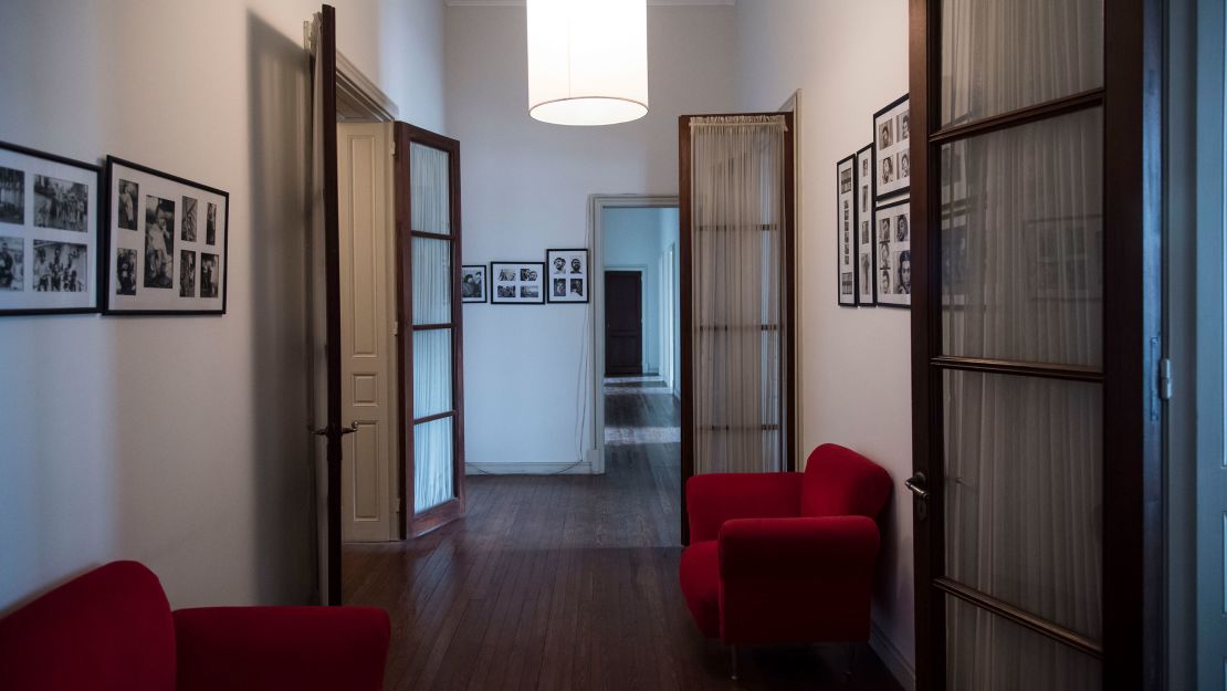 Photos of Ernesto "Che" Guevara hang in the apartment where he was born.