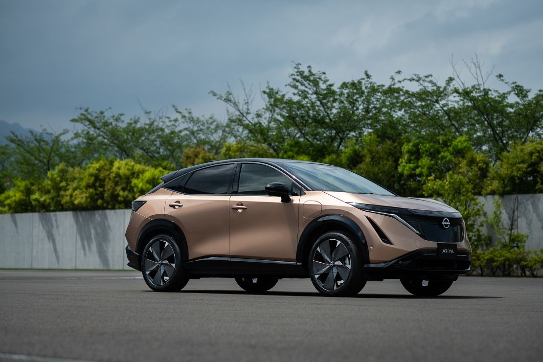 The Nissan Ariya will be available with a choice of six two-tone paint jobs with a black roof and three full-body paint colors.