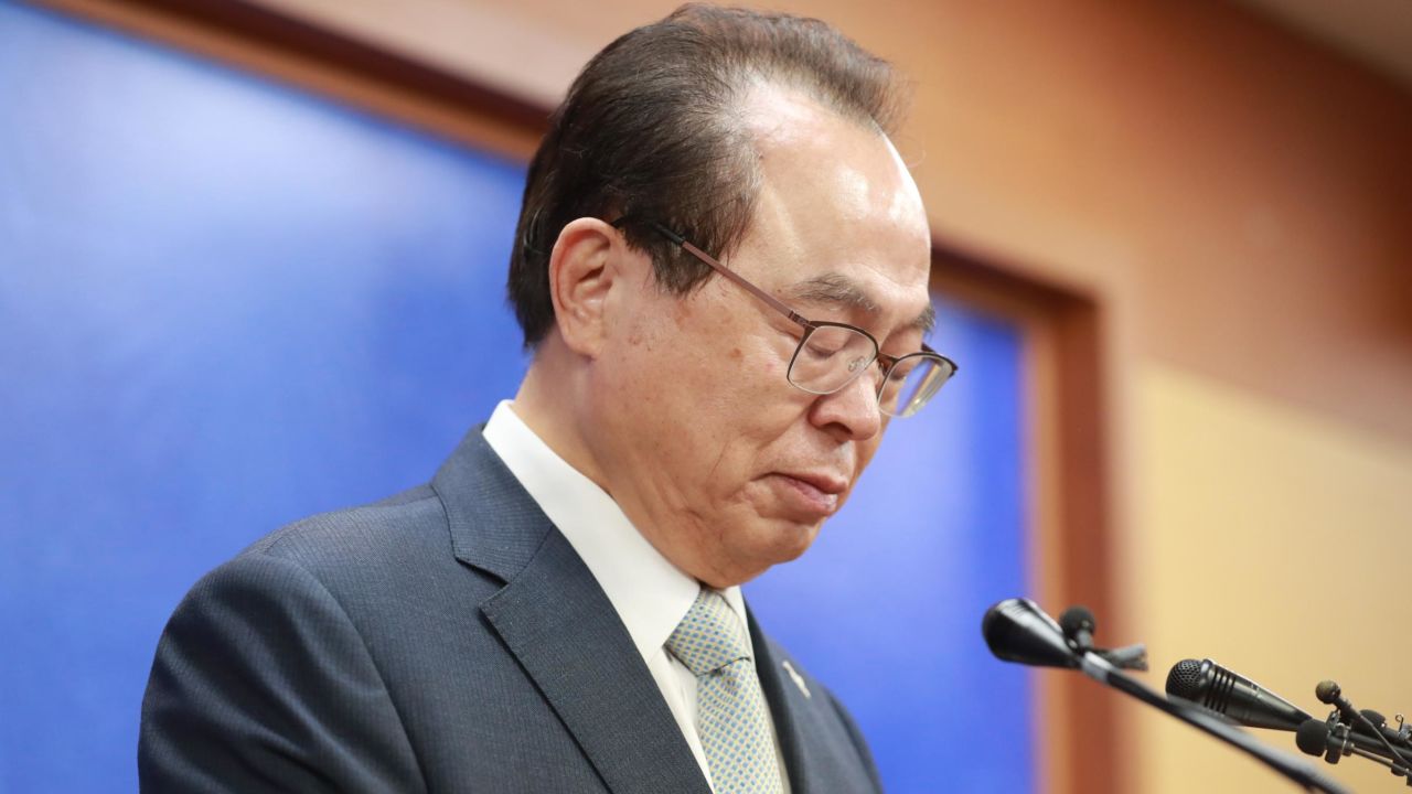 Busan Mayor Oh Keo-don during a press conference to announce his resignation in Busan, South Korea on April 23, 2020.