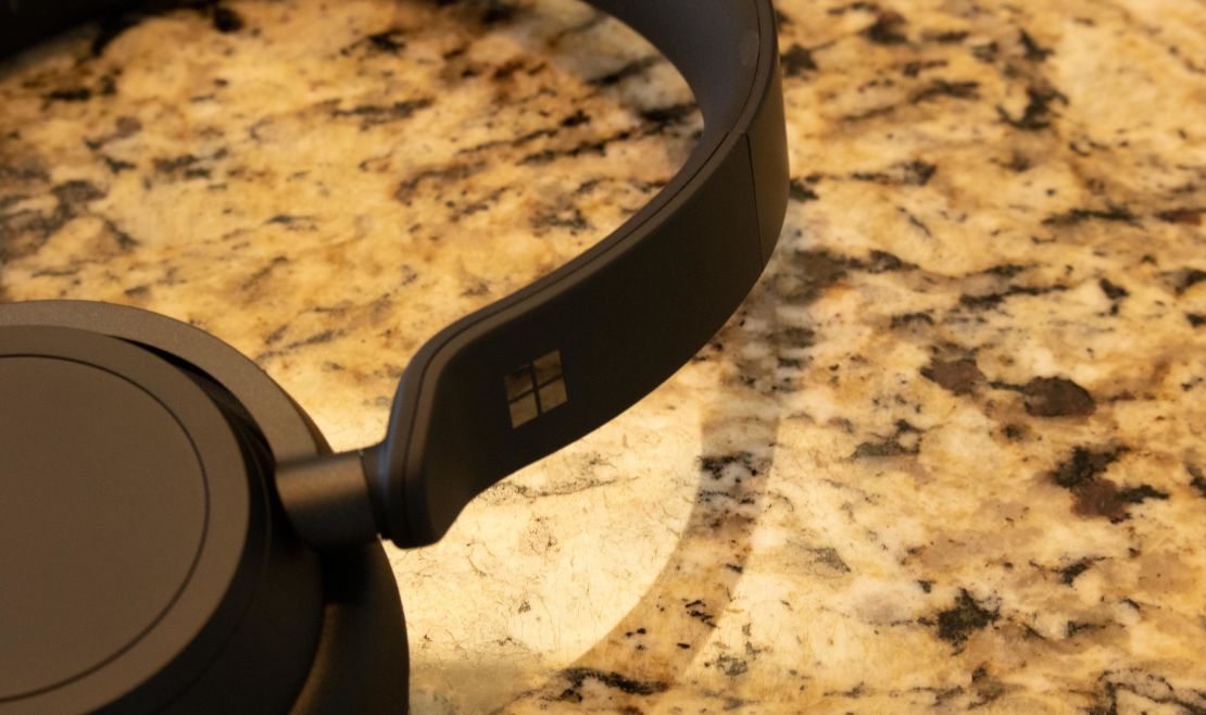 4-underscored surface headphones 2 review