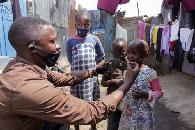 <strong>Kenya: </strong>Members of local organizations led by Gerald Anderson (left) visited families in Nairobi's Mathare slums to donate face masks and food.