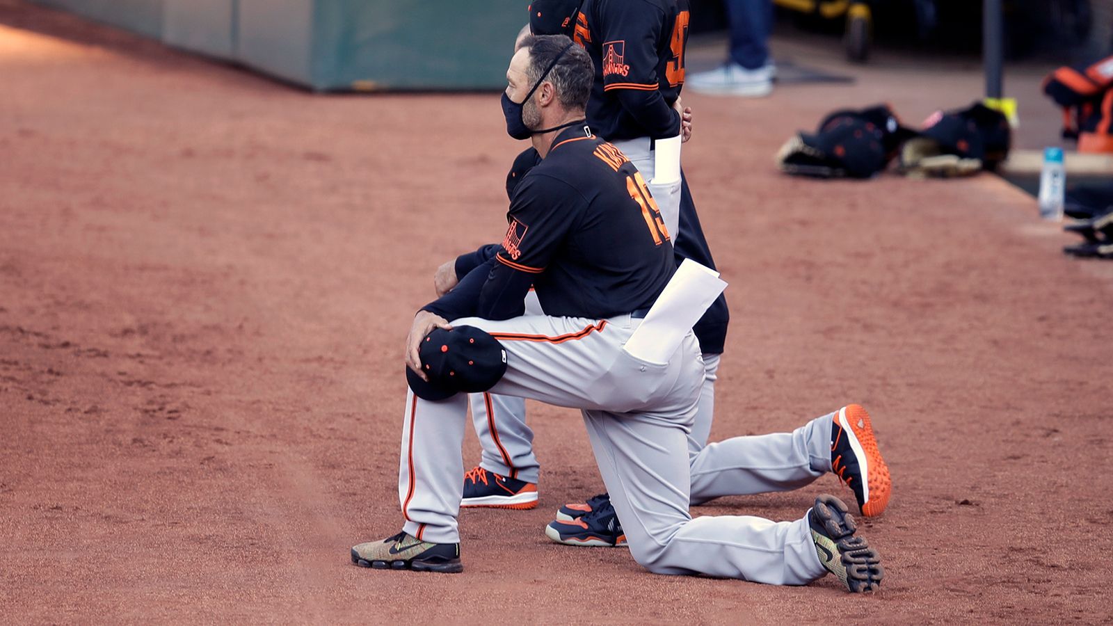 Giants OF Mike Yastrzemski dealing with calf issue