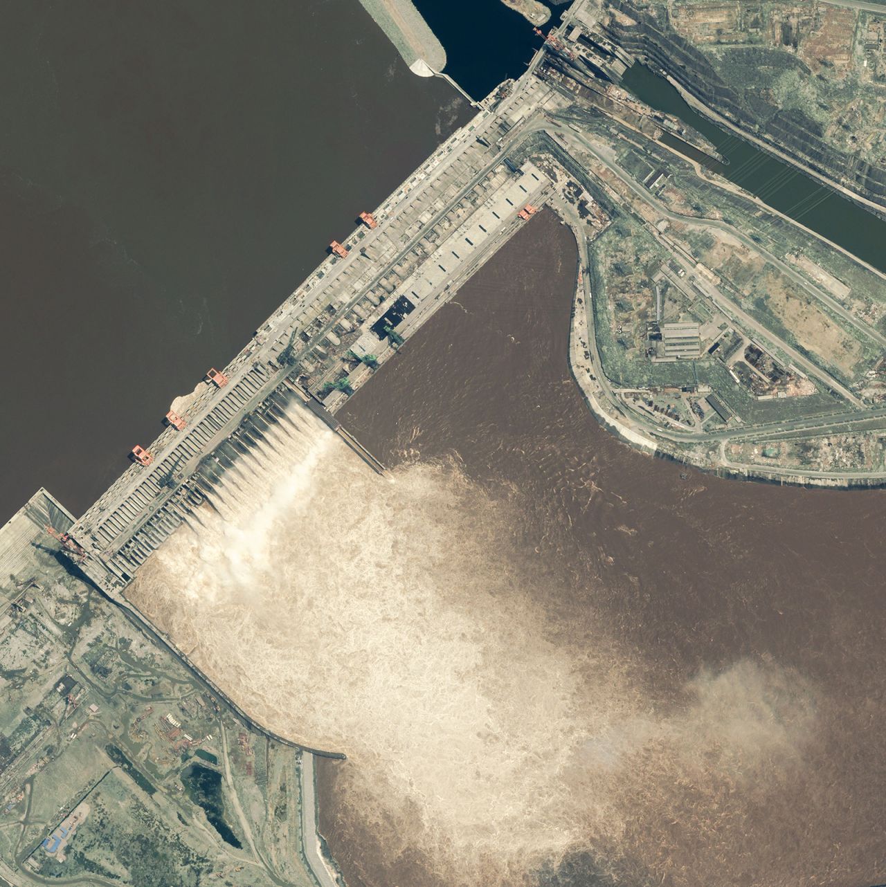 A satellite image of the dam, captured on June 17, 2003.<br />