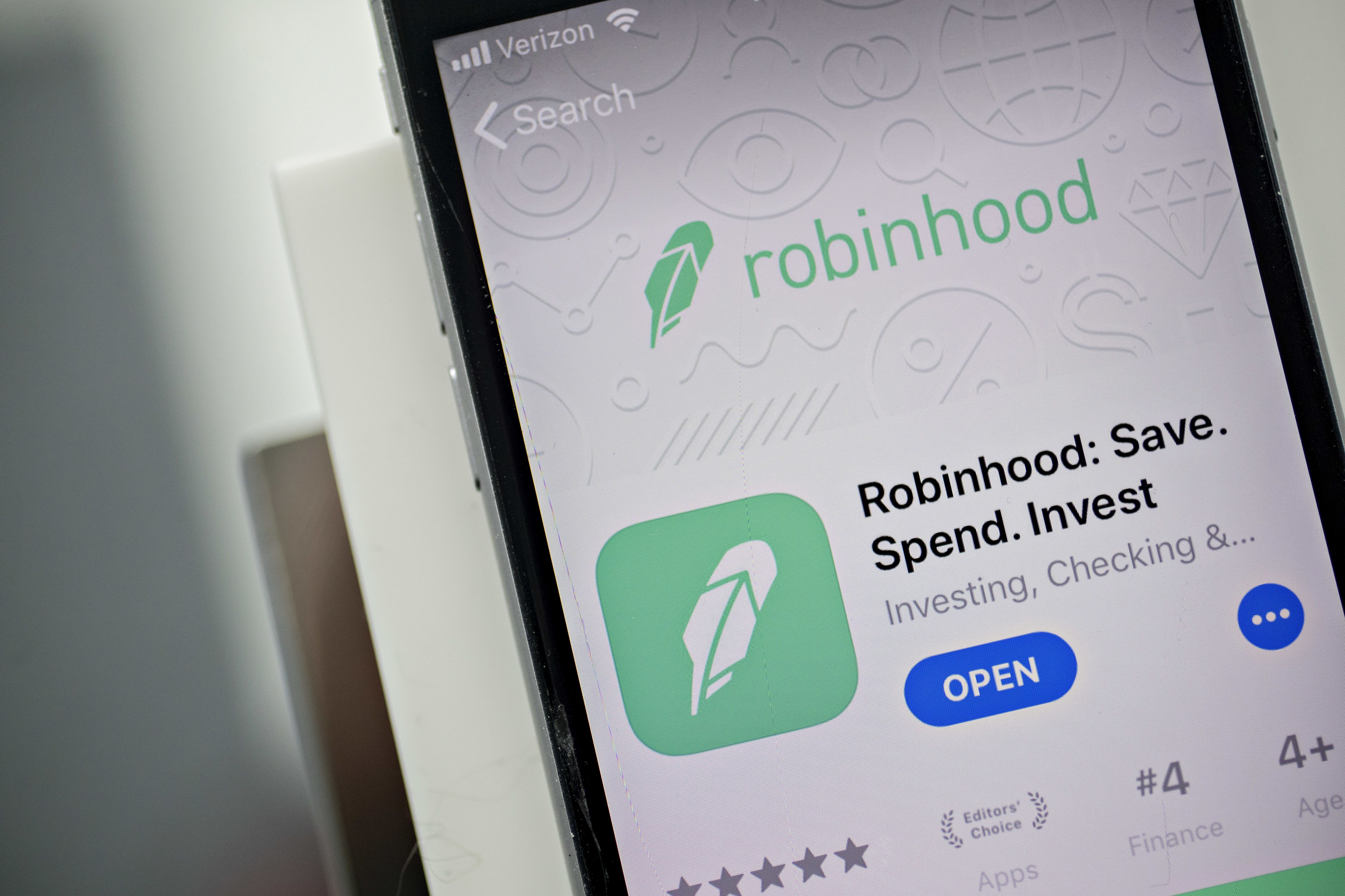 HOOD Stock Alert: Robinhood Launches in the U.K.