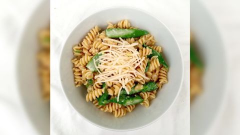 This lemony pasta features asparagus, which has mood-boosting folate.