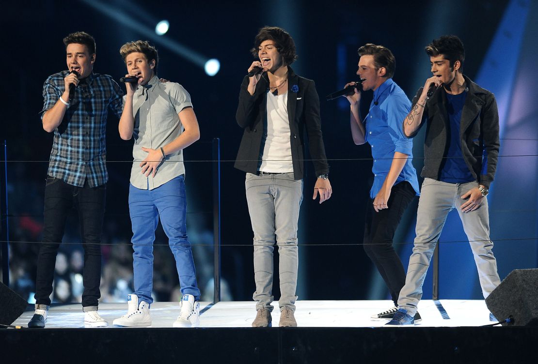 Liam Payne, Niall Horan, Harry Styles, Louis Tomlinson and Zayn Malik of One Direction perform at the 2012 MTV Video Music Awards at Staples Center on September 6, 2012 in Los Angeles, California.  
