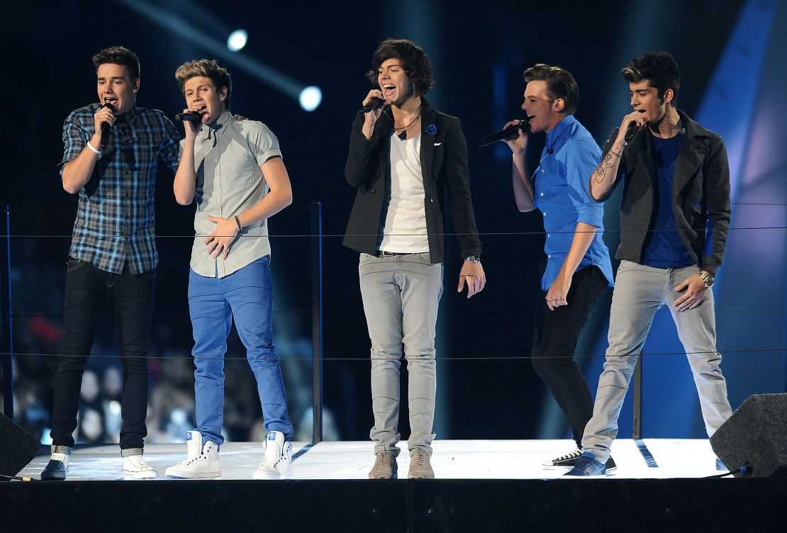 Liam Payne, Niall Horan, Harry Styles, Louis Tomlinson and Zayn Malik of One Direction perform at the 2012 MTV Video Music Awards at Staples Center on September 6, 2012 in Los Angeles, California.