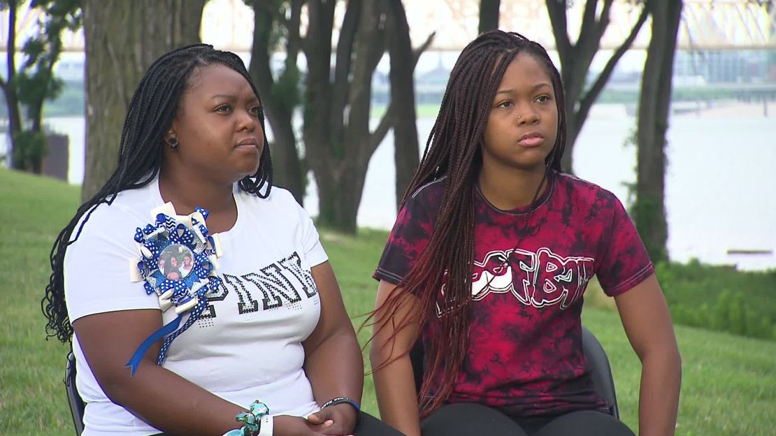 Taylor's aunt, Bianca Austin, and Taylor's sister, Ju'Niyah Palmer, say they want the police officers involved in her death to be charged with murder.
