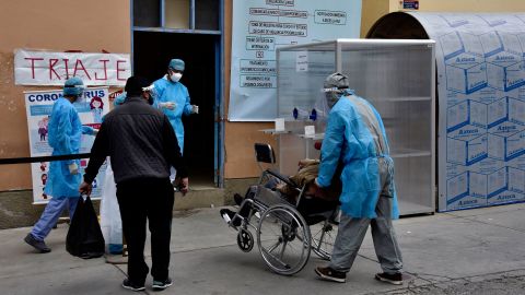 Health workers bring a suspected coronavirus patient into a hospital in La Paz on July 23, 2020.