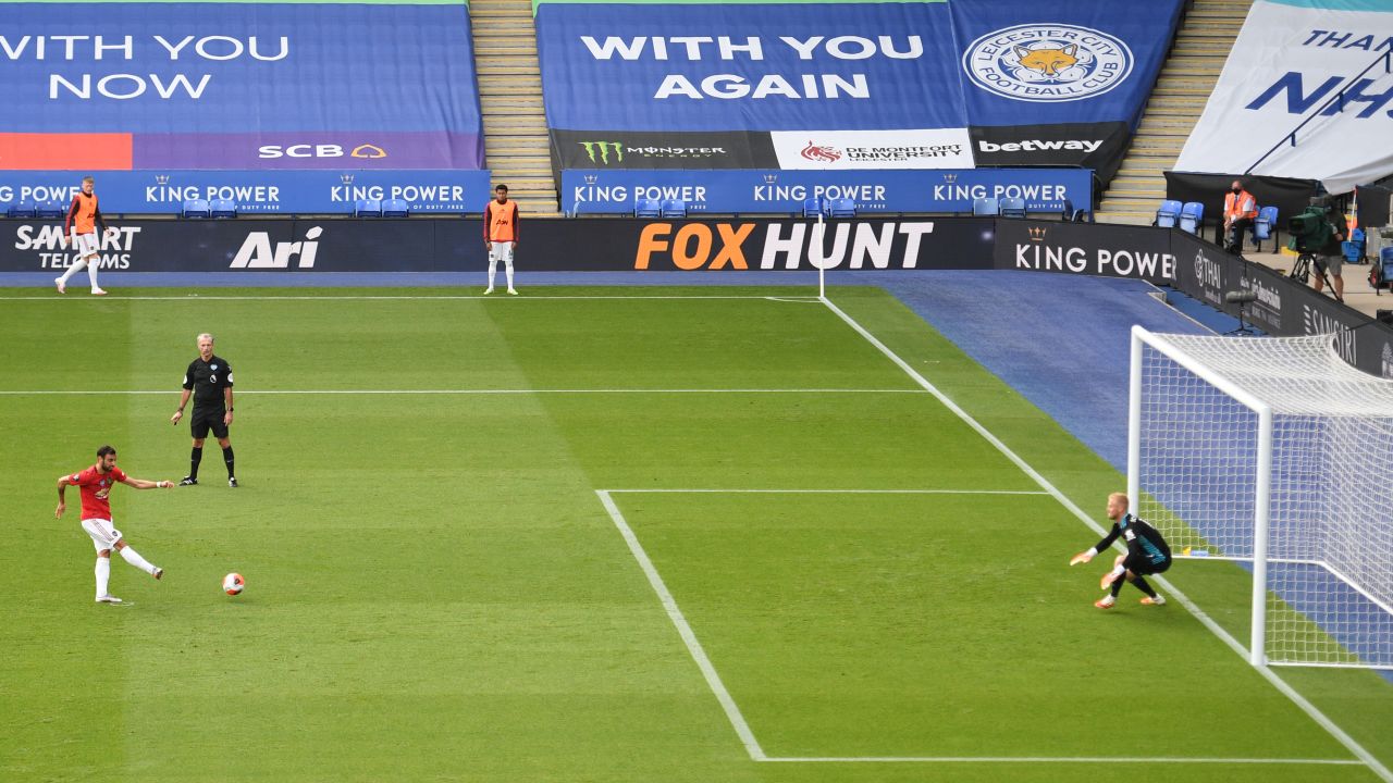 Bruno Fernandes scored the winner for Manchester United at Leicester in the Premier League. 