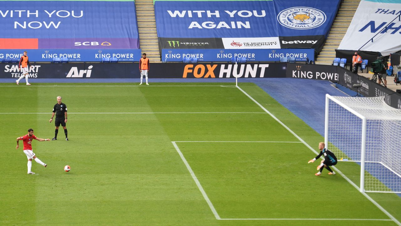 Bruno Fernandes scored the winner for Manchester United at Leicester in the Premier League.