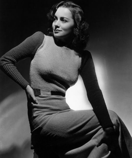De Havilland embodied modern elegance both on- and off-screen. Here she is pictured wearing a long wool skirt and knit sweater. (circa 1935)