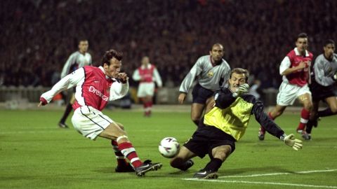 Francesc Arnau blocks a shot by Arsenal's Freddie Ljungberg during the 1999-2000 Champions League.