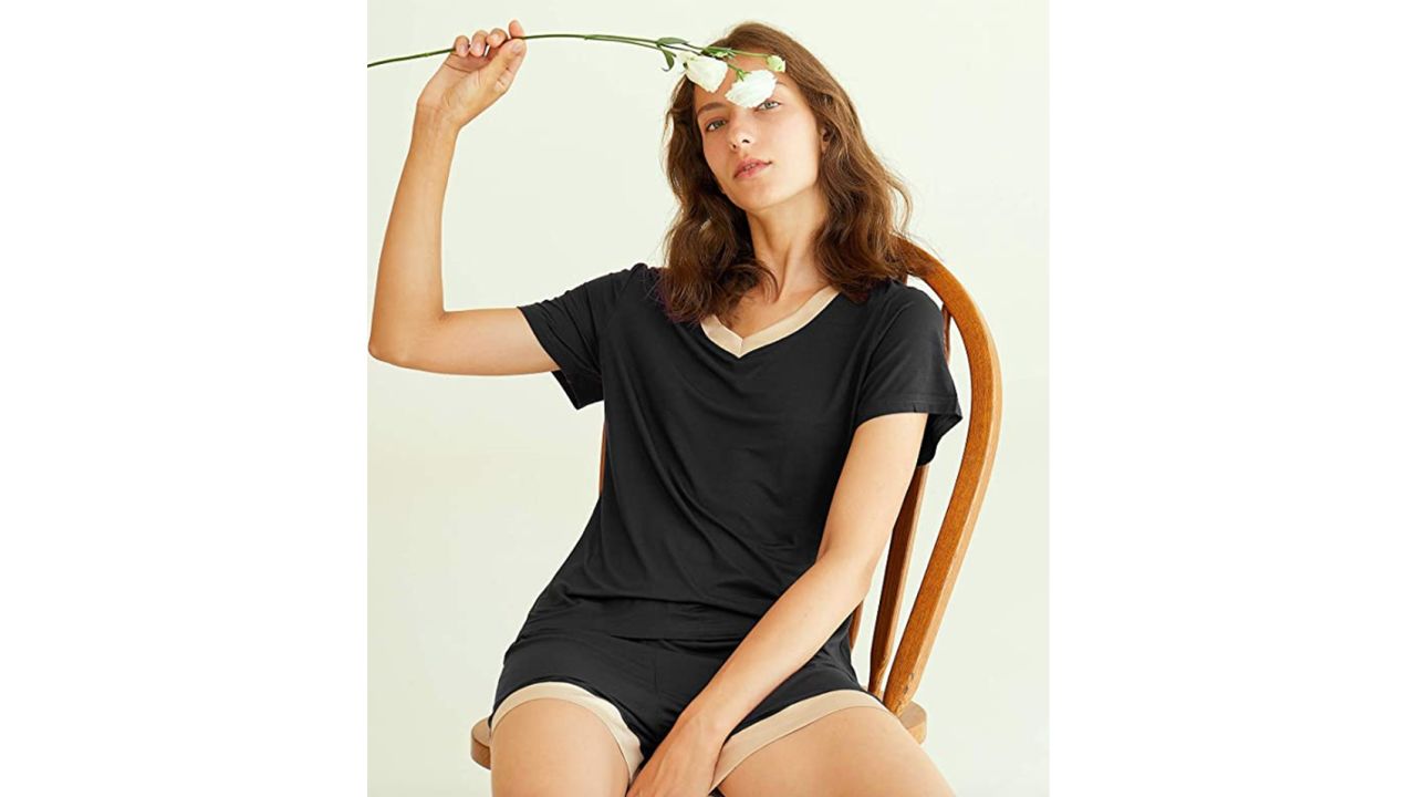 Latuza V-Neck Sleepwear Short-Sleeve Pajama Set