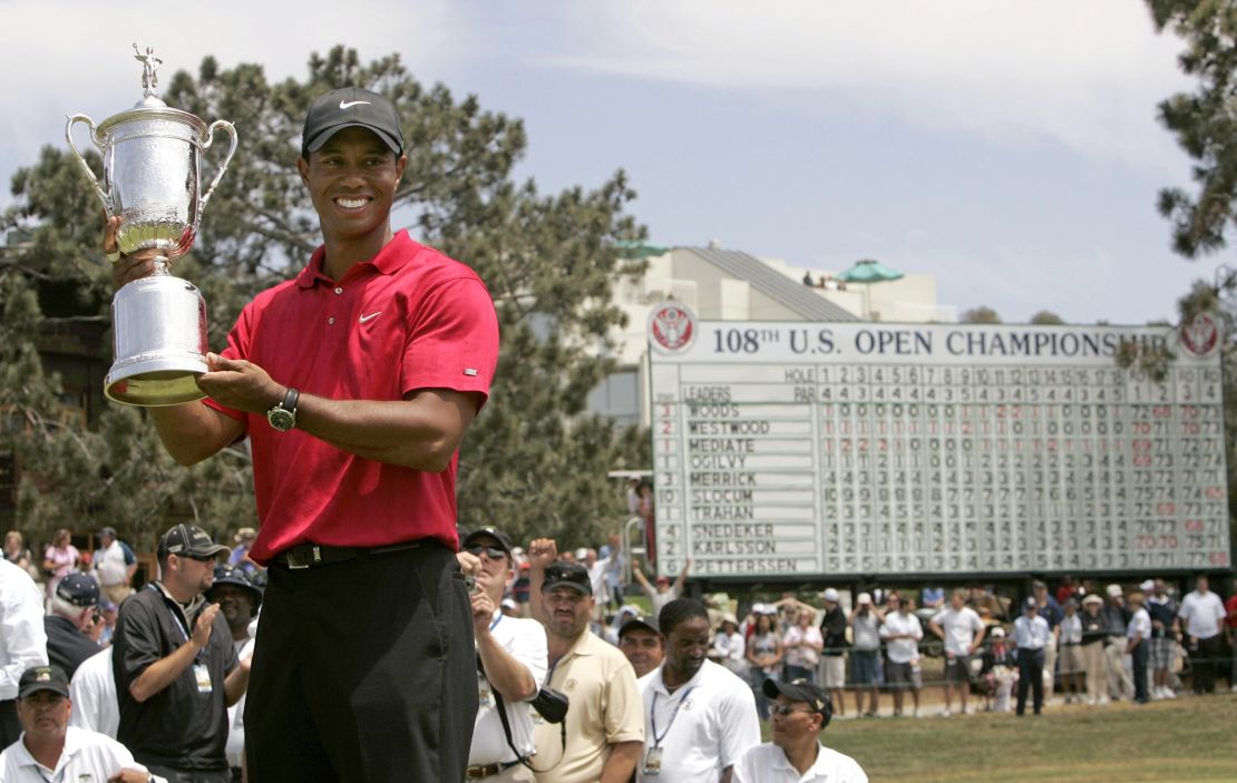Woods celebrates his third US Open victory in 2008.