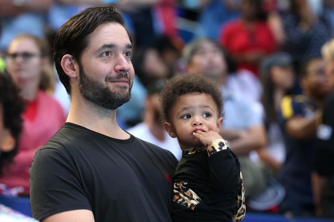 Ohanian holds Olympia while watching Williams at the Hopman Cup in 2019.