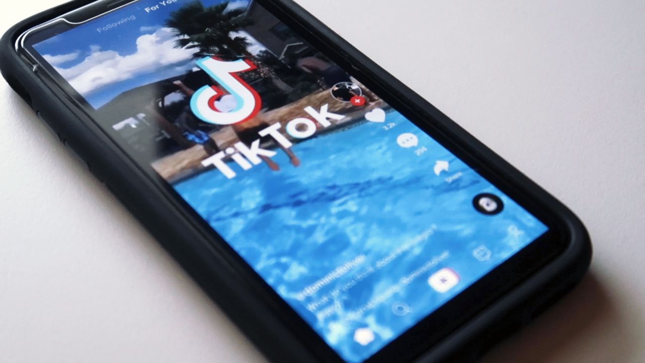 TikTok Phone Stock 0804