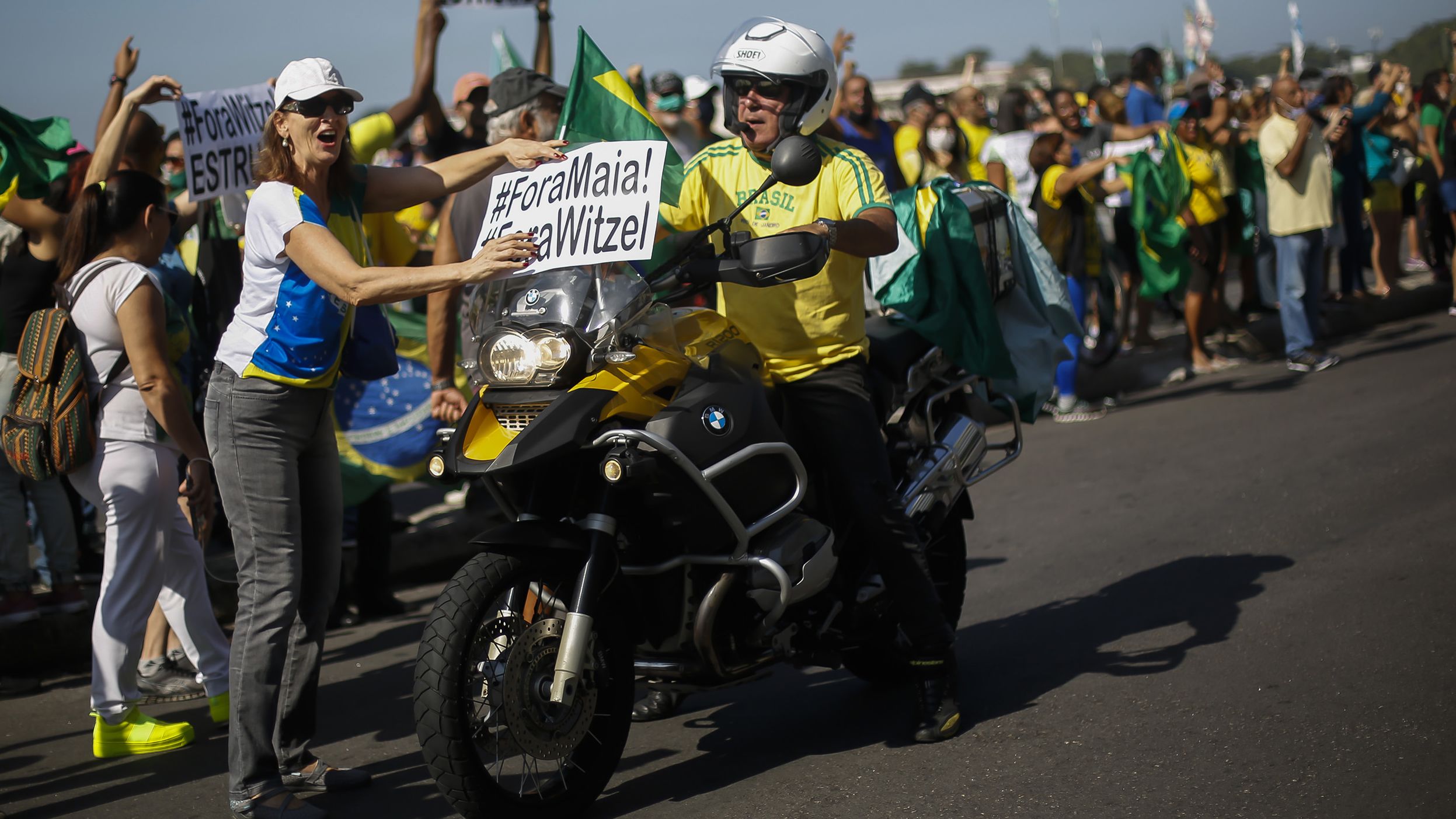 Başkan Jair Bolsonaro'nun destekçileri, 31 Mayıs 2020'de Brezilya'nın Rio de Janeiro kentinde mevcut Rio de Janeiro Valisi Wilson Witzel'e karşı miting yaptı.