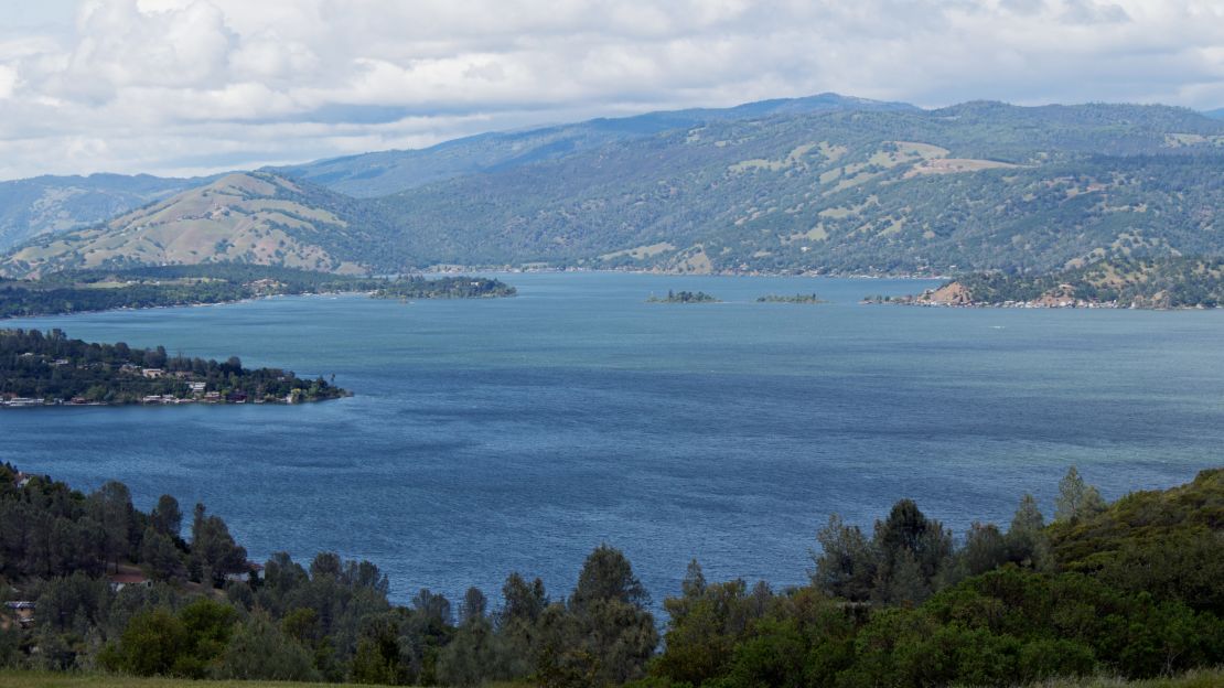 Clear Lake is the largest natural freshwater lake located completely inside California. 