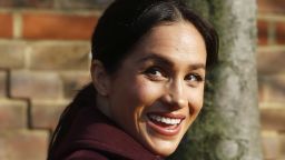 LONDON, ENGLAND - NOVEMBER 21: Meghan, Duchess of Sussex smiles as she leaves the Hubb Community Kitchen to see how funds raised by the 'Together: Our Community' Cookbook are making a difference at Al Manaar, North Kensington on November 21, 2018 in London, England. (Photo by Chris Jackson/Getty Images)