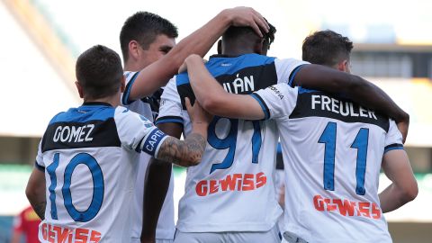 Zapata celebrates with his team-mates after scoring the opening goal against Hellas Verona.
