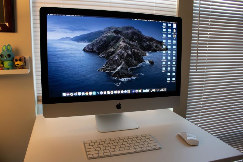 is it bad to use glass cleaner on a mac monitor