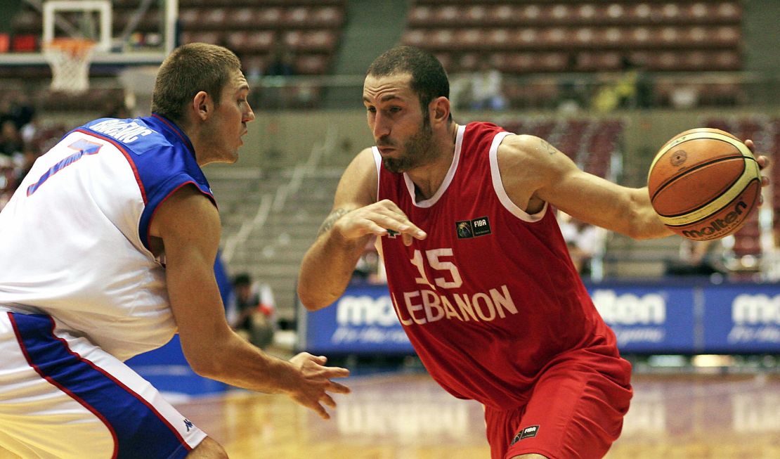 Lebanon's Fadi El Khatib (R) drives past Serbia and Montenegro's Miroslav Raicevic (L) during their Group A preliminary round match on the third day of the World Basketball Championship in Sendai, in Miyagi Prefecture, 21 August 2006. Serbia and Montenegro won 104-57. 