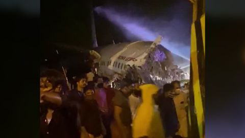 02 calicut india plane crash
