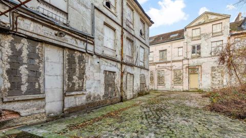 A 30-year-old corpse was discovered in the basement of a mid-18th century Paris mansion, which sold for $41.2 million this year.