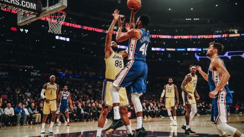 Philadelphia 76ers player Glenn Robinson III takes a shot against the Los Angeles Lakers