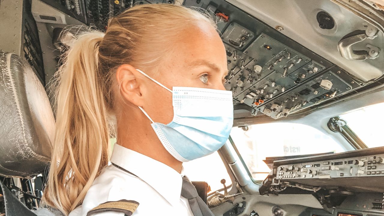 Pilot Lindy Kats flies the Boeing 717 for a European airline.