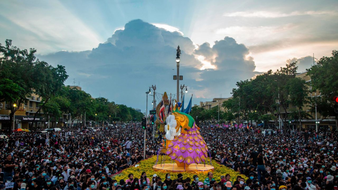 BANGKOK, THAILAND - AUGUST 16:  Students and anti-government protesters attend a rally at Democracy Monument on August 16, 2020 in Bangkok, Thailand. Approximately 10,000 anti-government protesters attended the rally that is the latest in a string of protests throughout the country, started by students in late July. Student organizations have been calling for the dissolution of Thailand's military backed government led by Prime Minister Prayut Chan-O-Cha. (Photo by Lauren DeCicca/Getty Images)