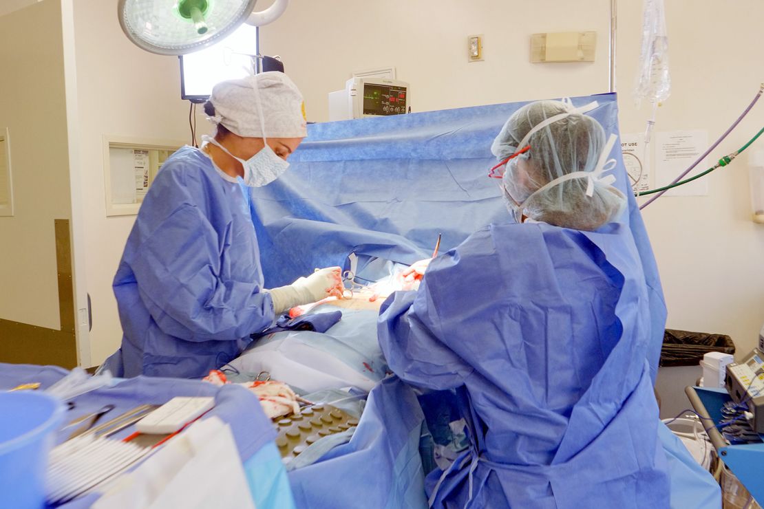 Nazarian pictured in surgery during an episode of "Skin Decision."
