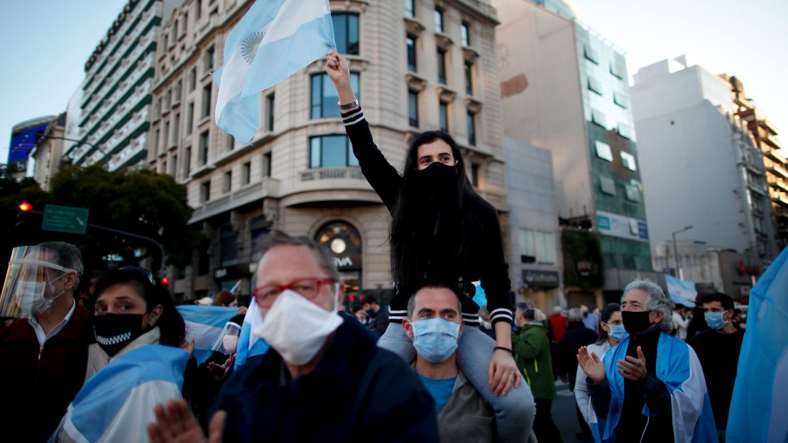 Argentinians protest the government's Covid-19 policies in Buenos Aires